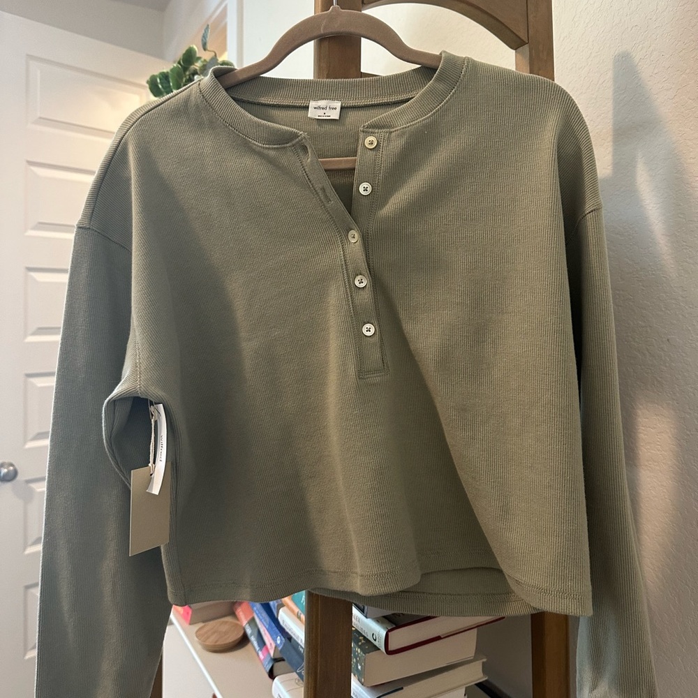 NWT- Aritzia Mavis T-Shirt